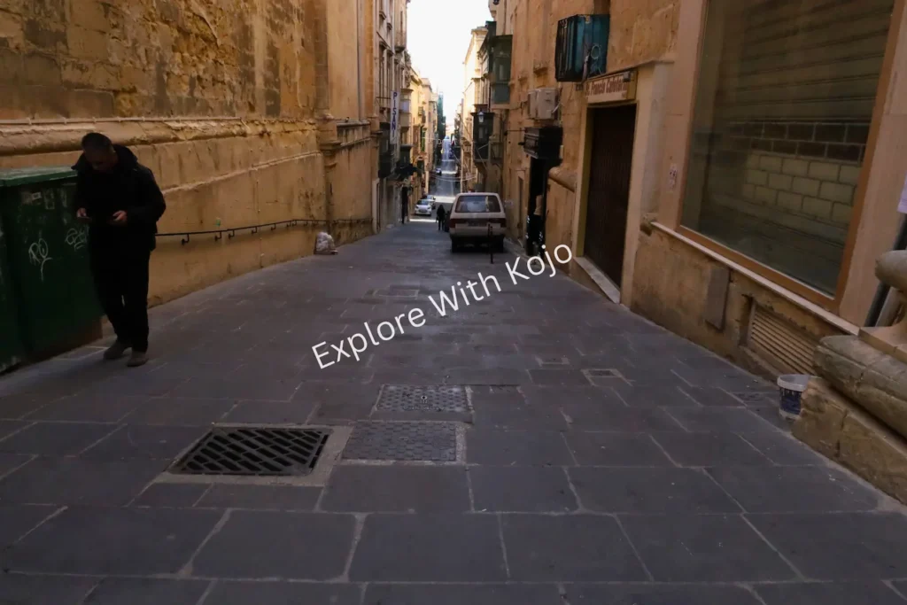 Narrow alleyway with limestone buildings&nbsp;in&nbsp;Malta.
