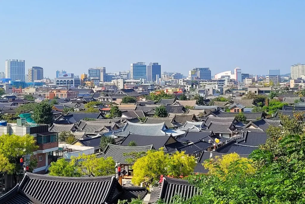 raditional rooftops of Jeonju Hanok Village.