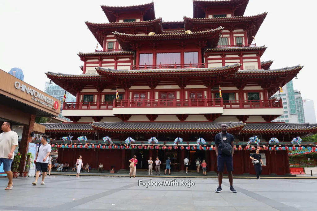 A traveler standing in front of the Buddha Tooth Relic Temple in Singapore’s Chinatown, a stunning free attraction to explore.