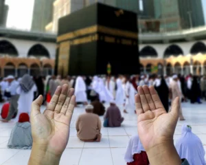 Hands raised in prayer at the Kaaba in Mecca, a sacred site in Islam central to both Sunni and Shia Muslims.