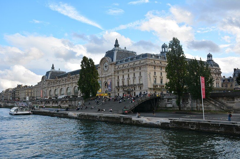 Musée d’Orsay building in Paris along the Seine River.