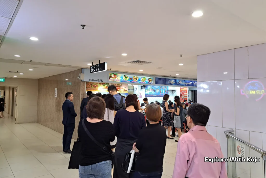 Queue for Yong Tau Foo at Lucky Plaza standalone food stall Singapore